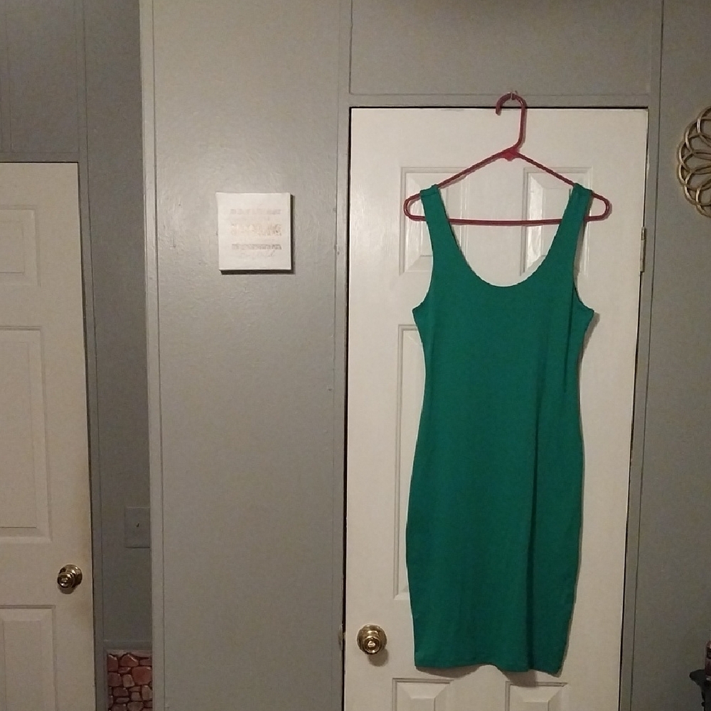 Green Sleeveless Dress